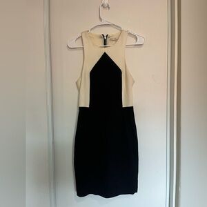 Trina Turk Irvine Bodycon Shift Dress Black &Cream Colorblock Zip Racerback Sz 0